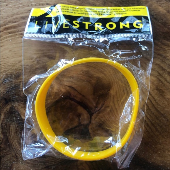 Vintage Nike Livestrong Yellow Armband - Picture 1 of 1